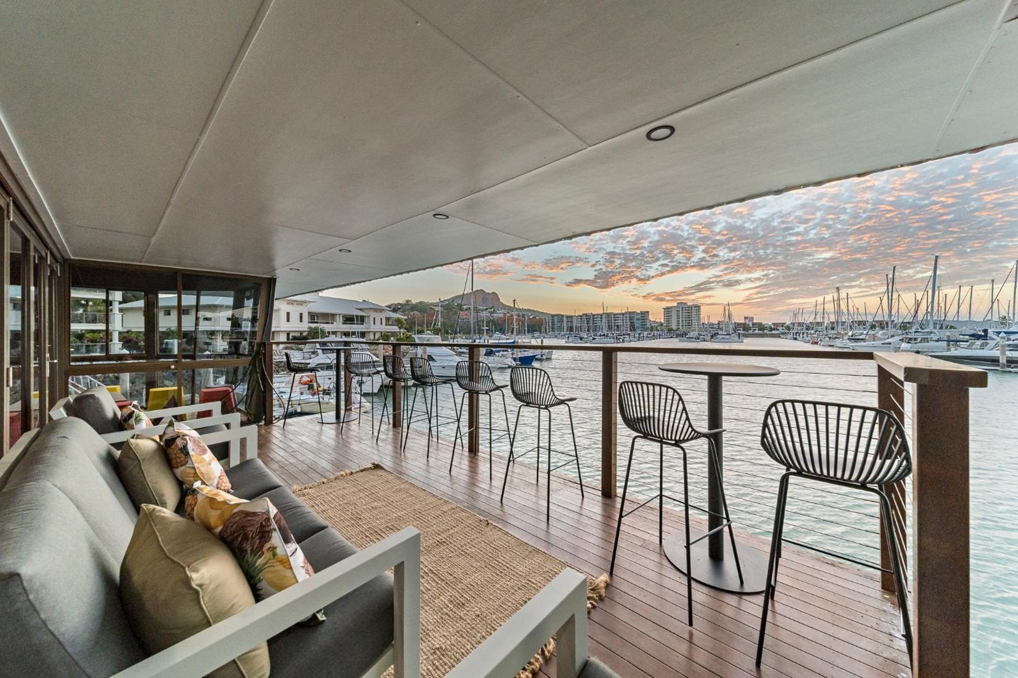 The Pier Pods On The Water- 50M From Townsville Bus Terminal And Ferry Terminal- Passport Id Requried Екстер'єр фото