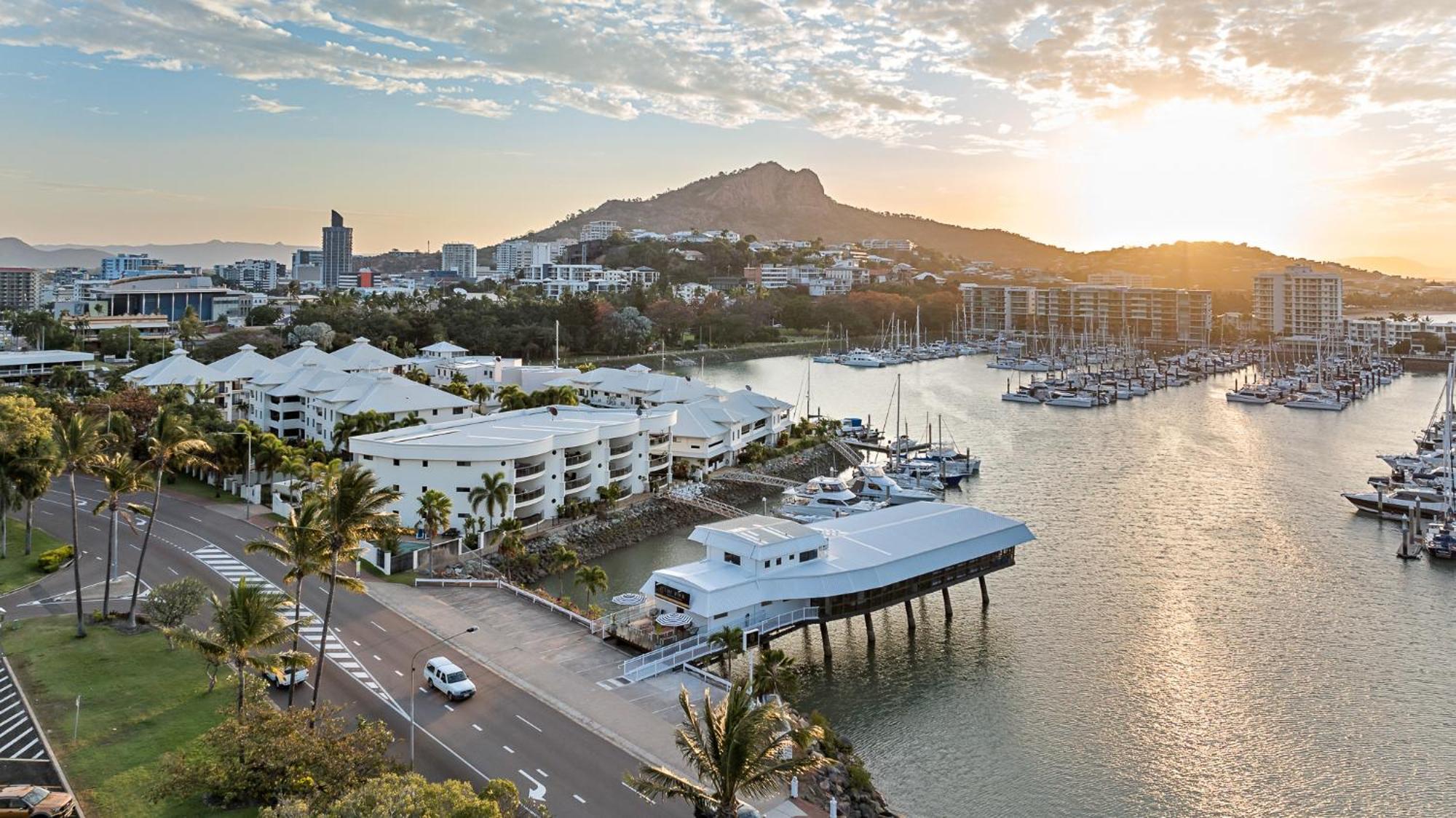 The Pier Pods On The Water- 50M From Townsville Bus Terminal And Ferry Terminal- Passport Id Requried Екстер'єр фото