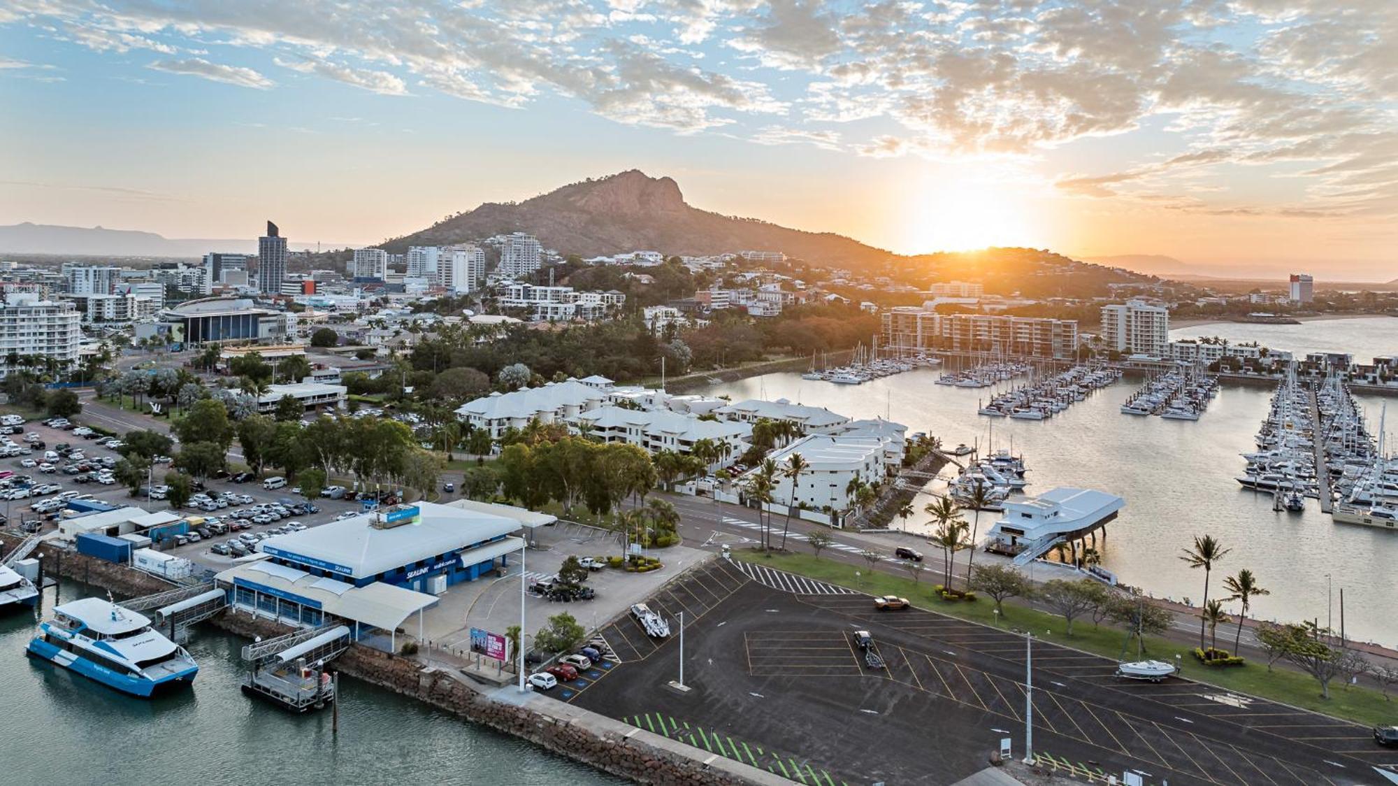 The Pier Pods On The Water- 50M From Townsville Bus Terminal And Ferry Terminal- Passport Id Requried Екстер'єр фото