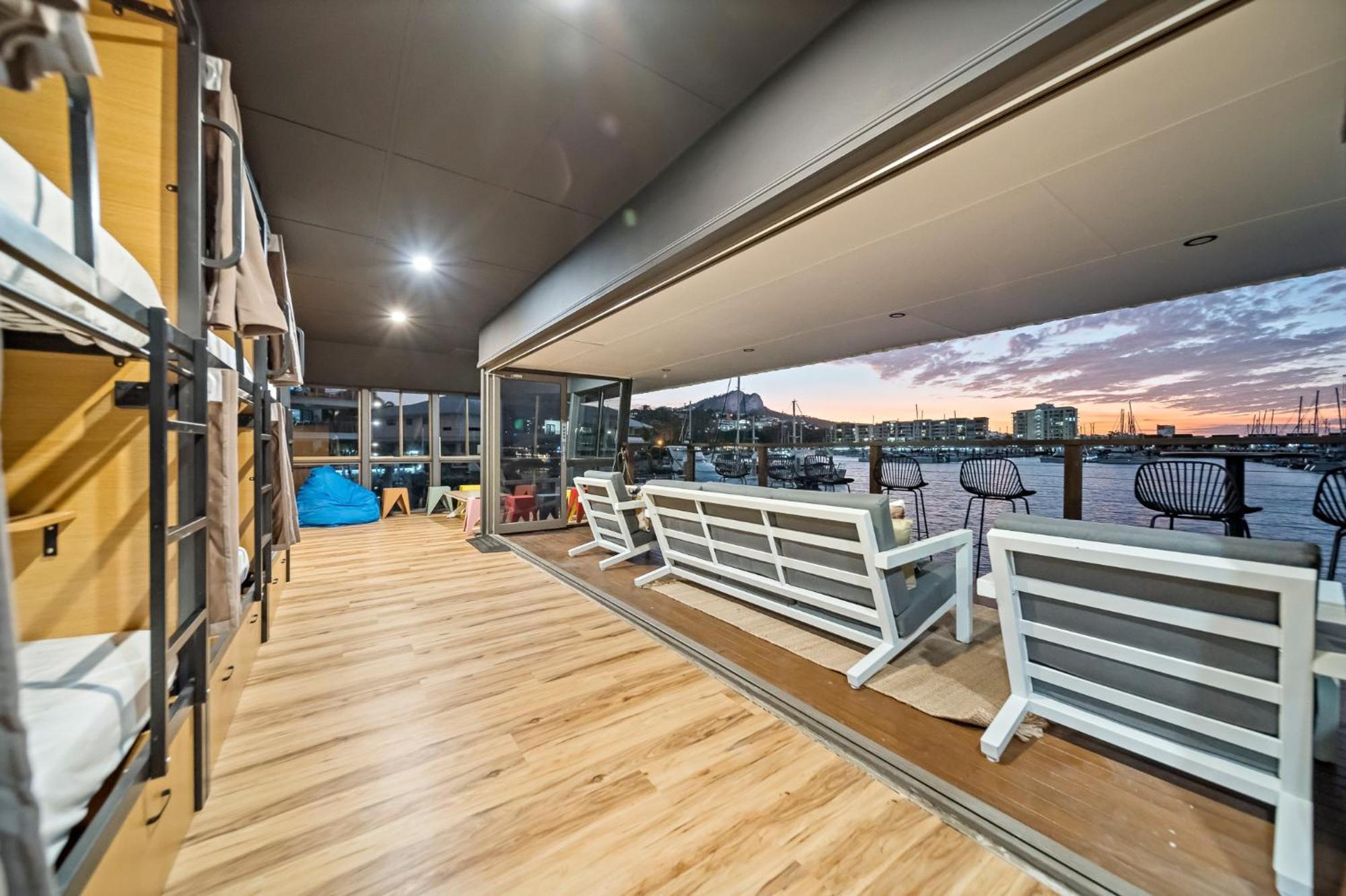 The Pier Pods On The Water- 50M From Townsville Bus Terminal And Ferry Terminal- Passport Id Requried Екстер'єр фото